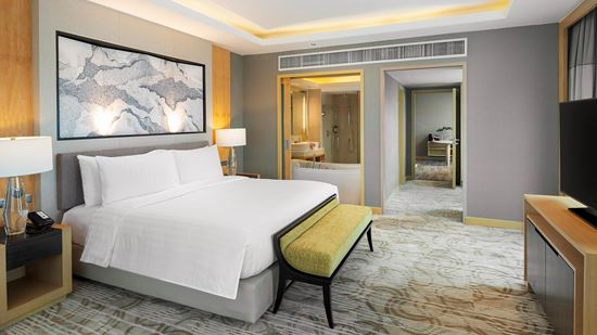 Club One Bedroom Corner Suite