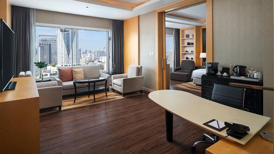  Living Room and Work Desk - Club One Bedroom Executive Suite