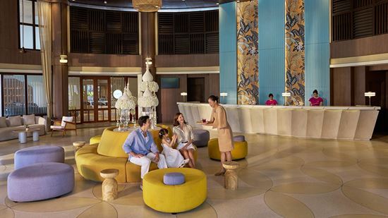 Lobby - Vibrant Welcome