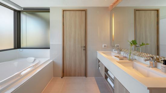 Bathroom in Two Bedroom Family Suite Pool View