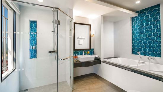 Executive One Bedroom Suite River View with Balcony